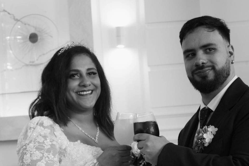 Por los novios!
