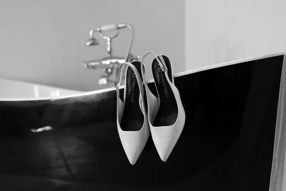 Una bañera y sus zapatos