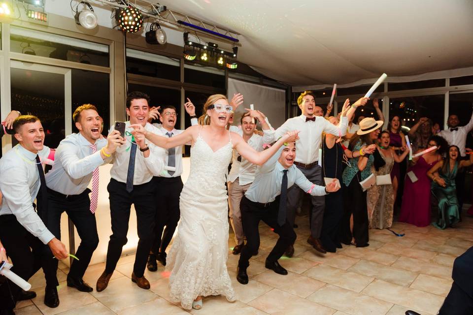 Baile sorpresa ´de los amigos del novio