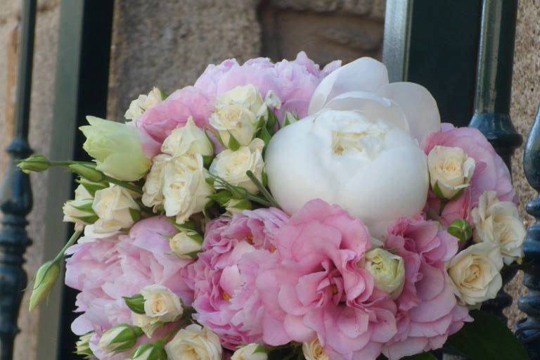 Bouquet de novia con peonías