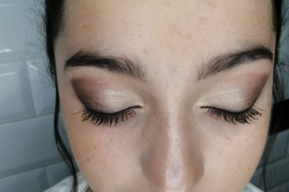 Maquillaje en tonos marrón y champán