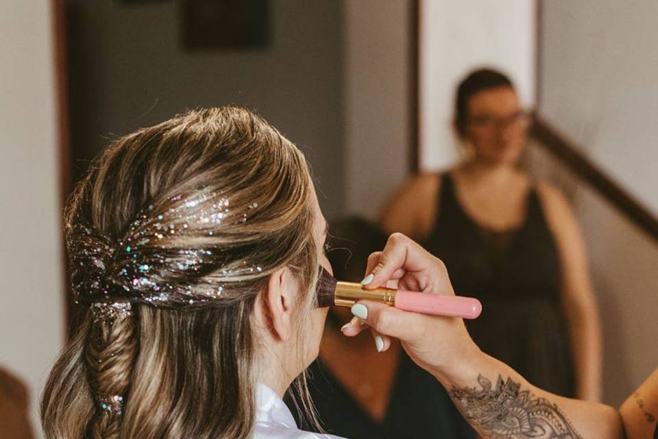 Peinado y maquillaje