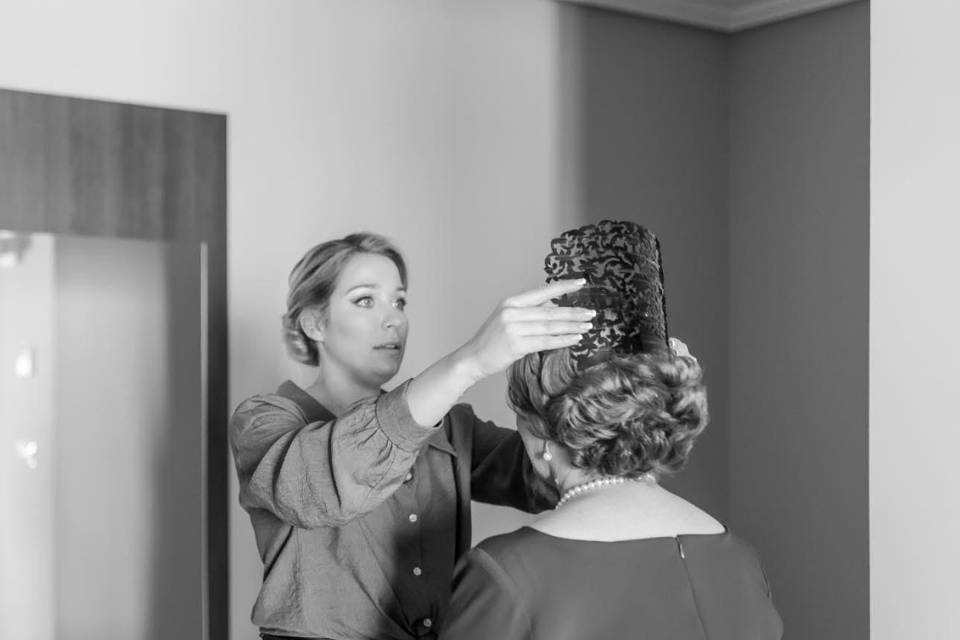 Maquillaje y mantilla