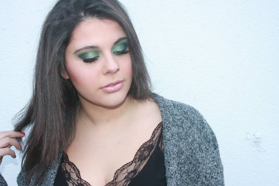 Maquillaje intenso menta