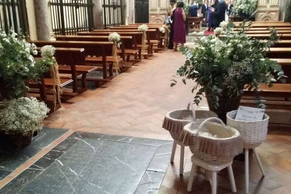 Decoración de la entrada a la iglesia