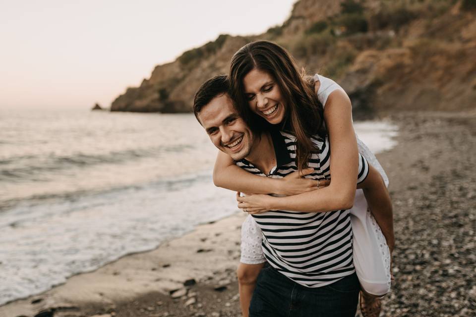 Preboda en una cala de Nerja