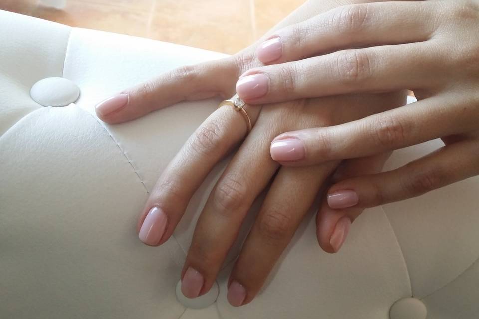 Uñas de gel marsala