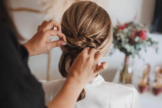 Maquillaje y peinado de novia