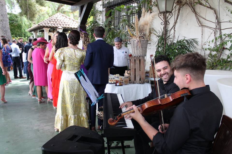 Piano y violín, cóctel