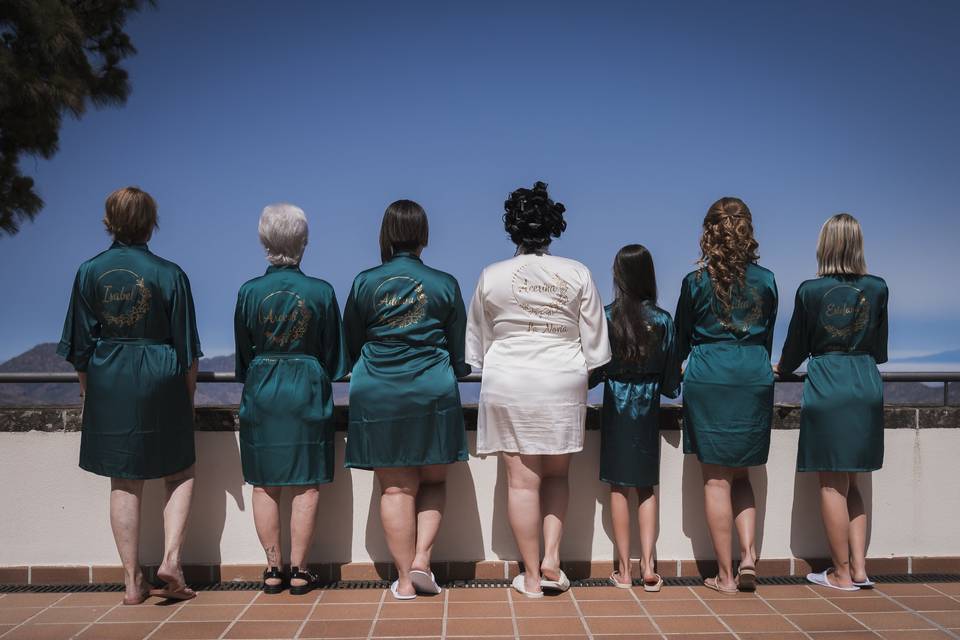 Damas de honor y novia
