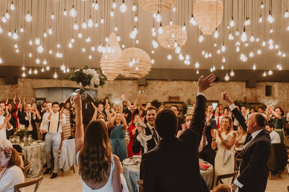 Entrada de los novios al banquete