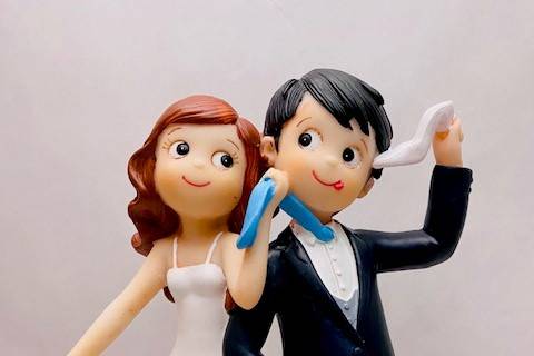 Novios tarta boda