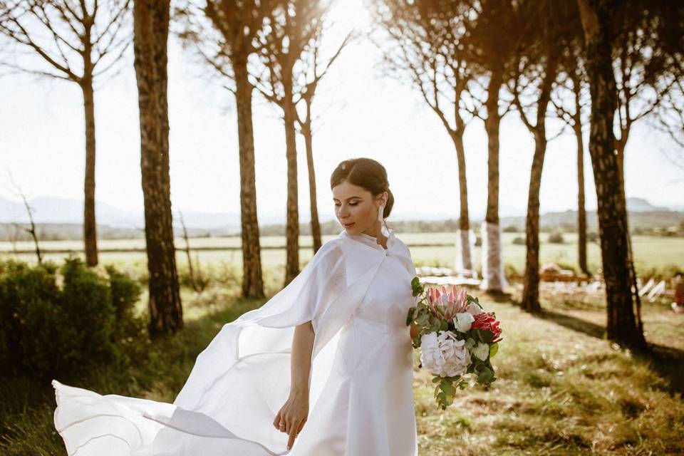 Vestido de novia con capa