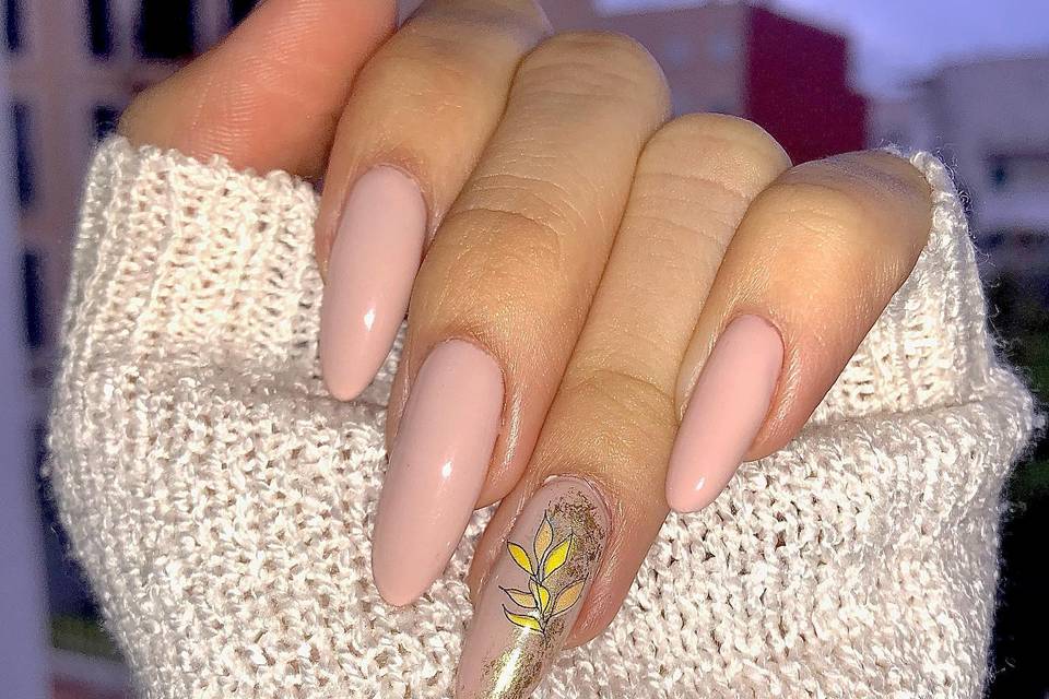 Manicura con decoración