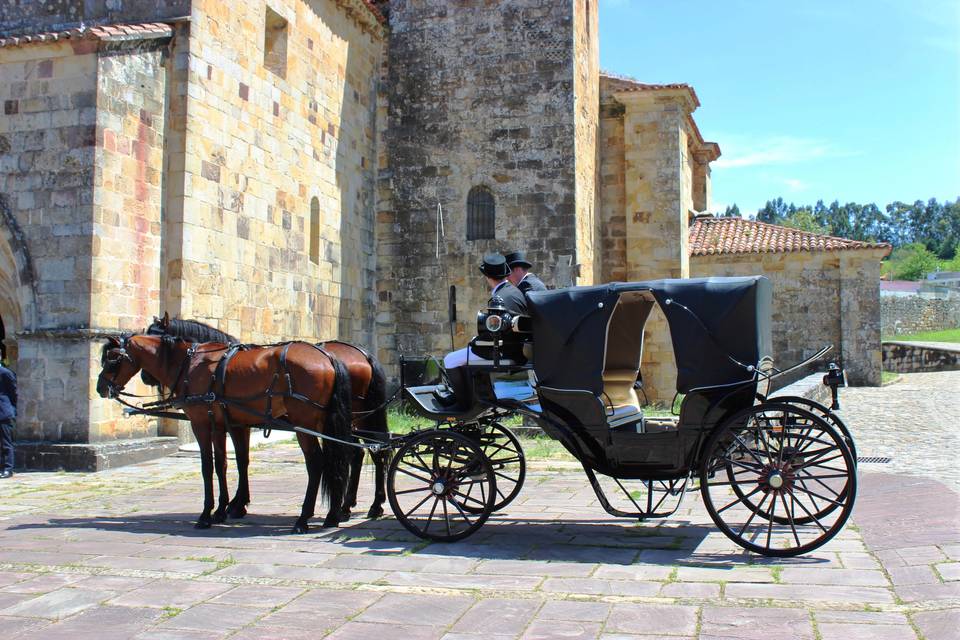 Coche de caballos cubierto