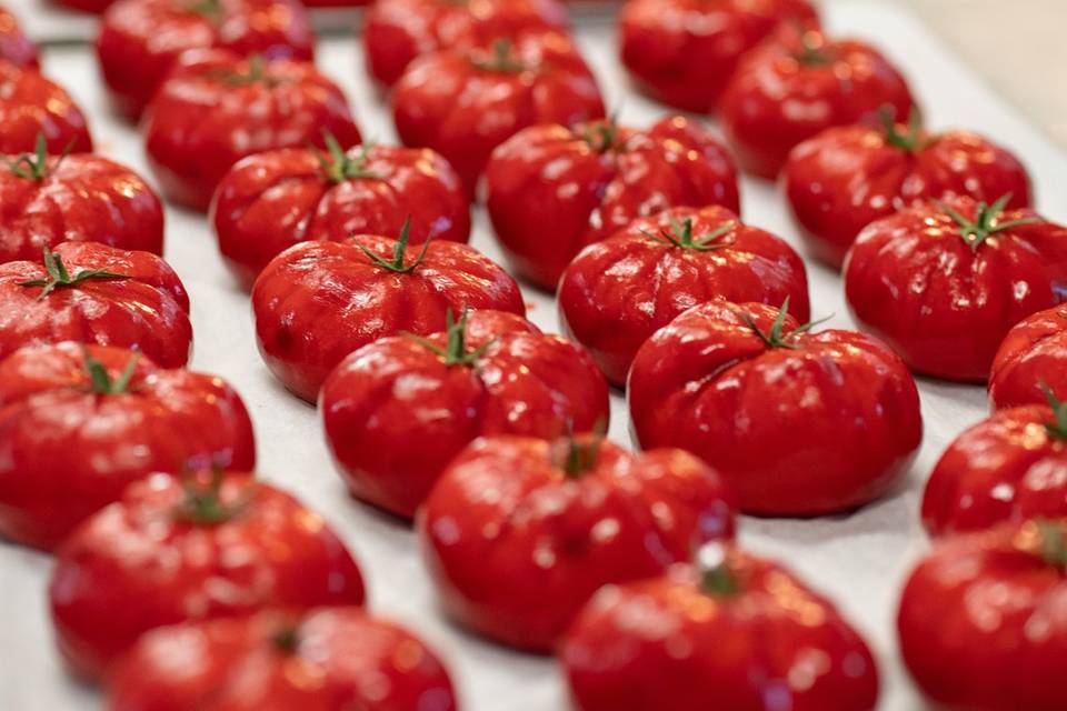 Falsa representación de tomate