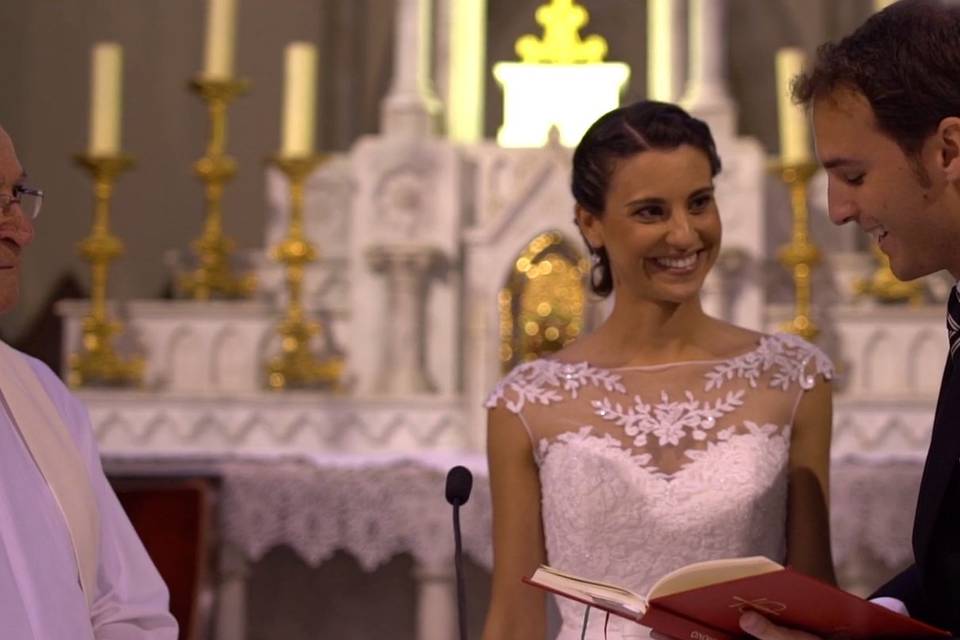 Emoción en el altar