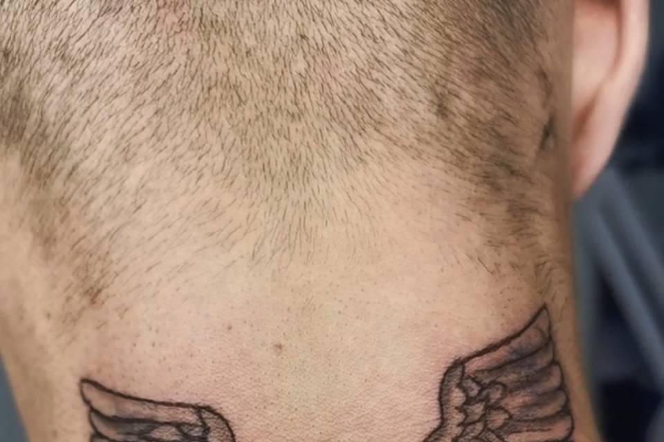 Alas en cuello