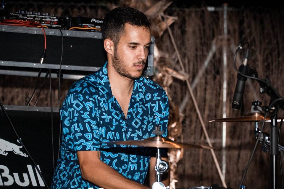 Carlos (Percusión)