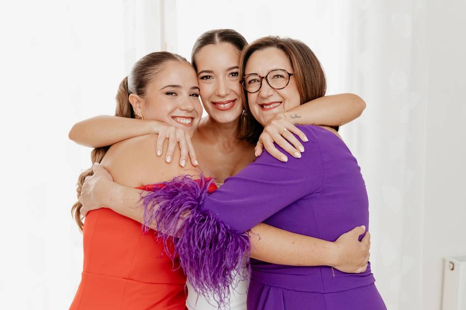 Novia, madre y hermana