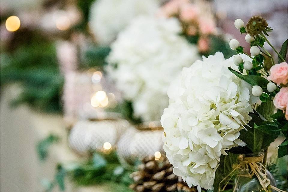 Hortensias y rosas