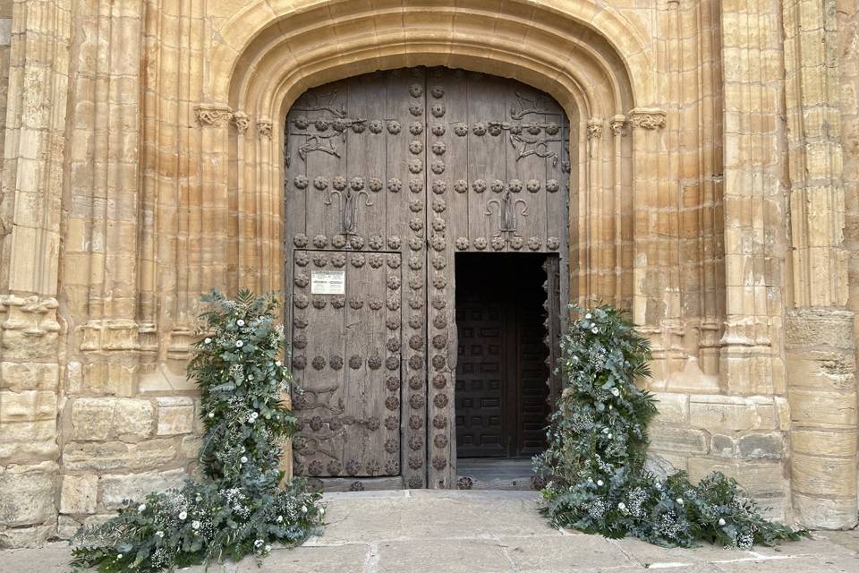 Entrada a la iglesia