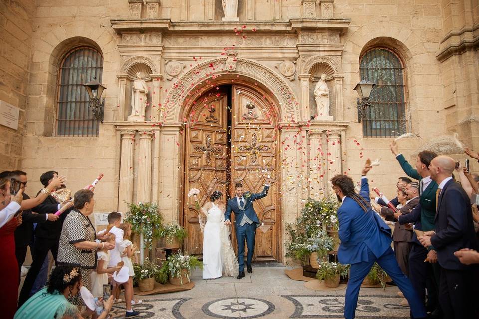 Salida de los novios