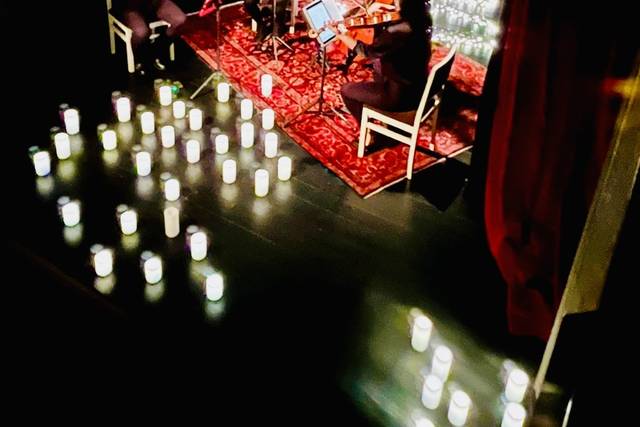 Cóctel a la luz de las velas