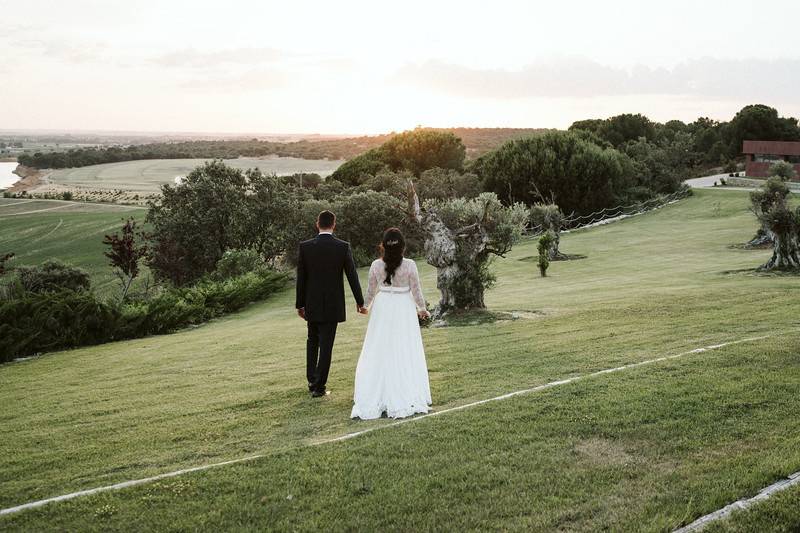 Novios al atardecer