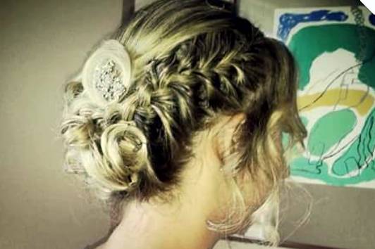 Recogido con trenza y maquillaje