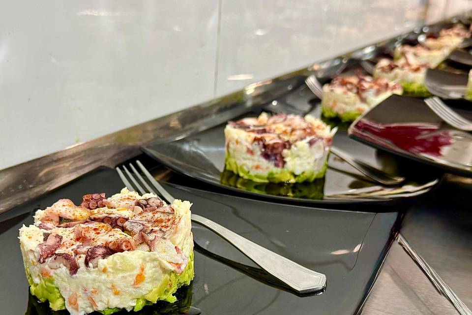 Ensaladilla aguacate y langost