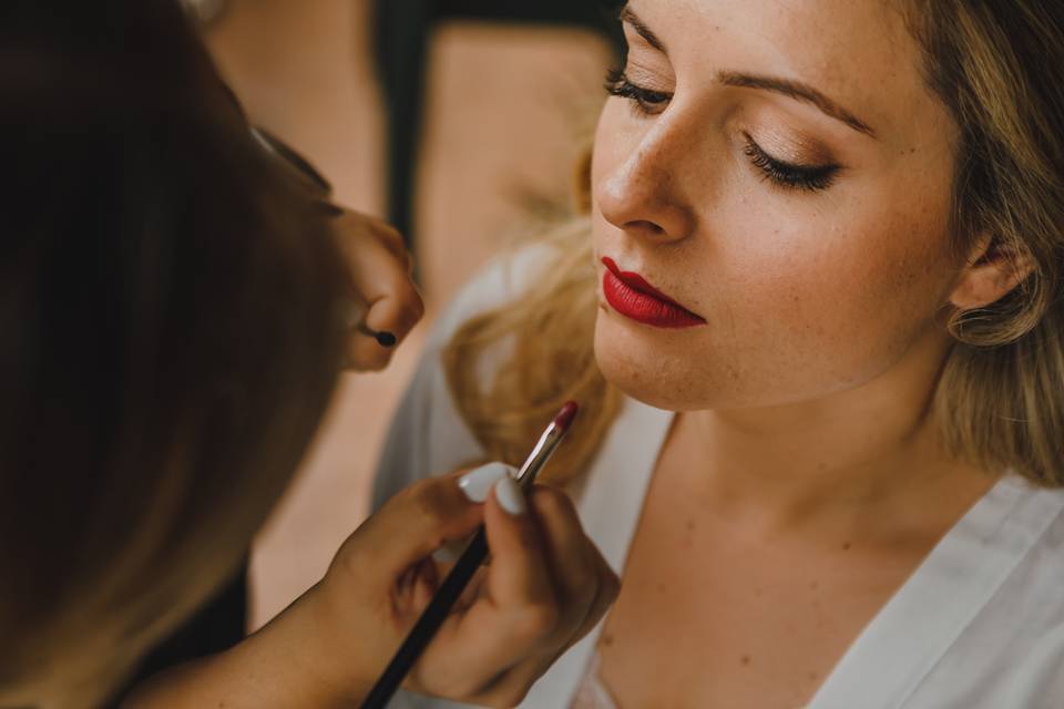 Silvia y su labio rojo