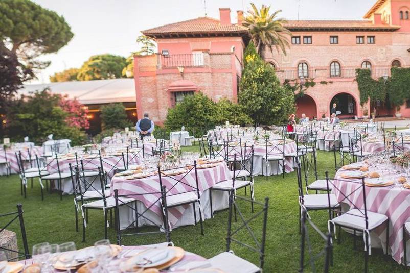 Banquete en los jardines