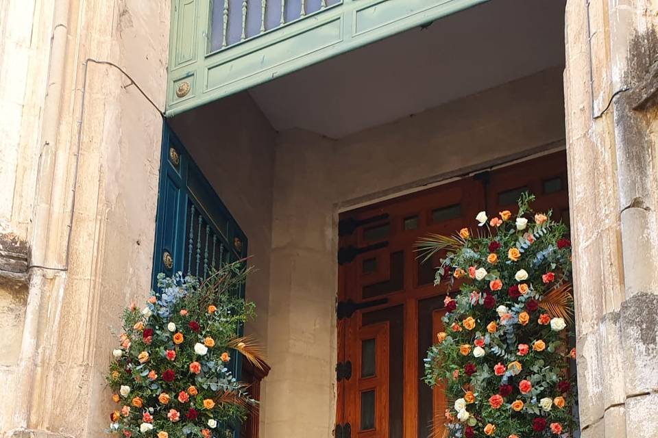Entrada Purísima, columnas