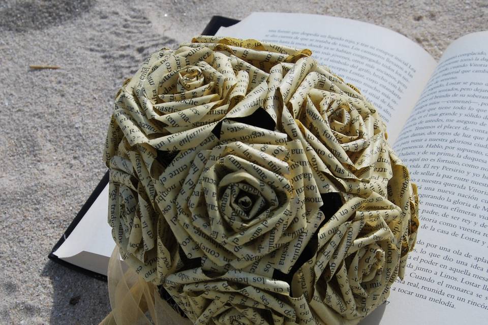 Rosas de papel de libro