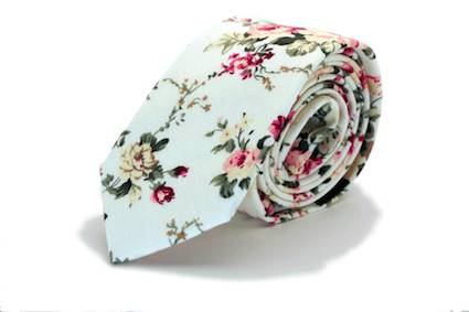 Corbata floral crema