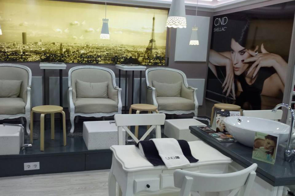 Le Parisien Nails Bar