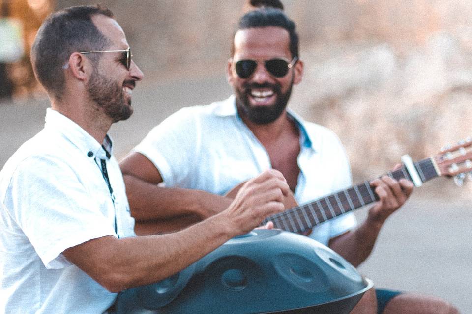 Handpan y guitarra