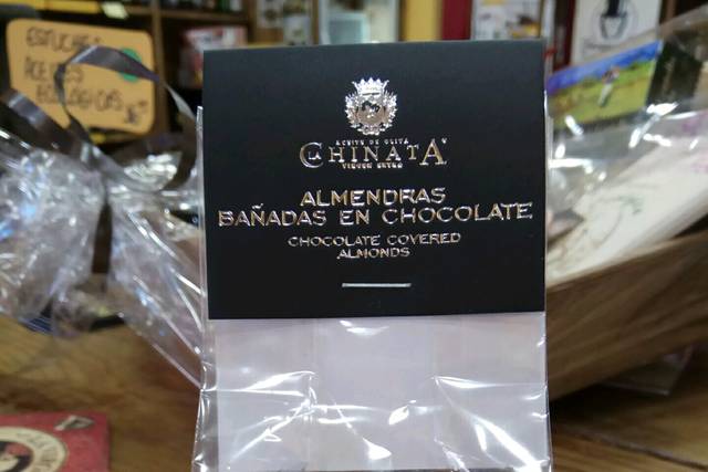 Aceitunas de choco y almendra