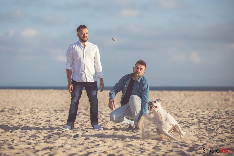 Los novios en la playa