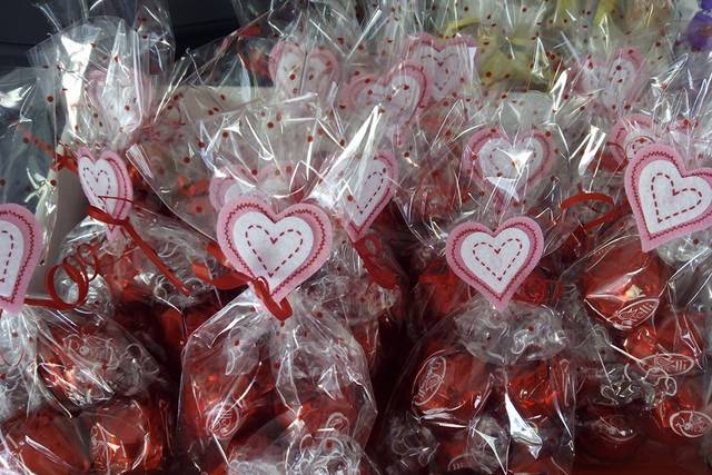 Cucuruchos de chuches y bolsas originales para cumpleaños  Valentines  candy crafts, Valentine candy, Valentine crafts