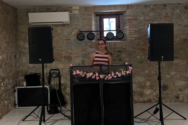 Equipo de fiesta + dj