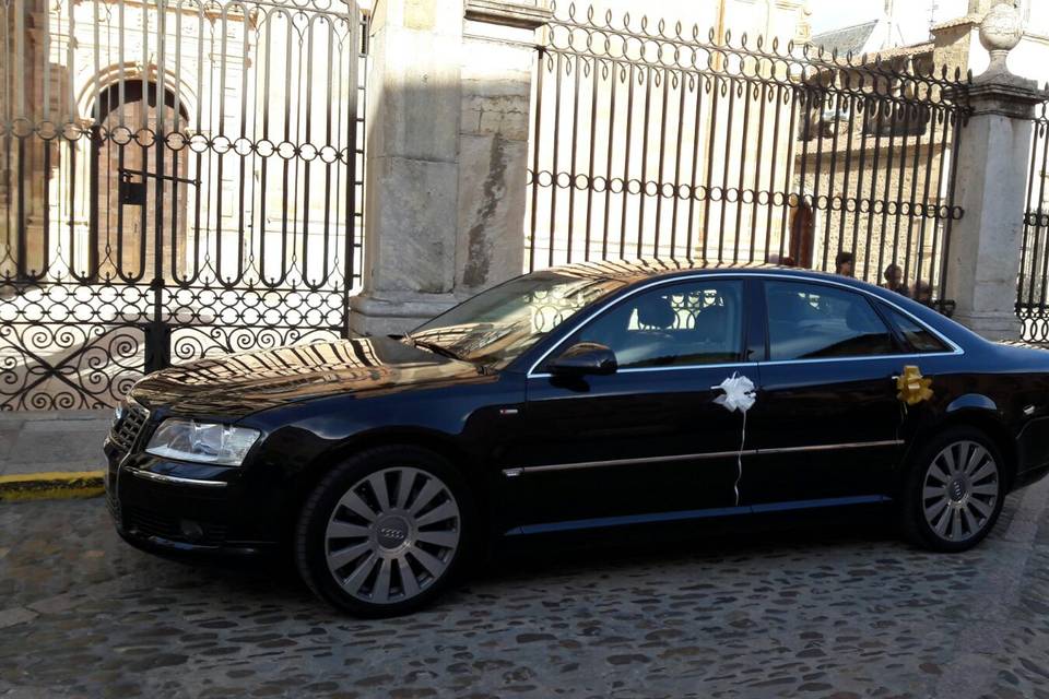 Felix - Audi A8 negro