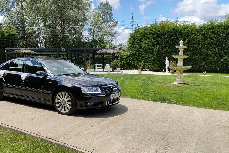 Felix - Audi A8 negro