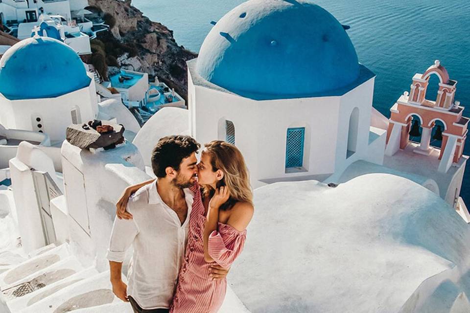 Beso en Santorini