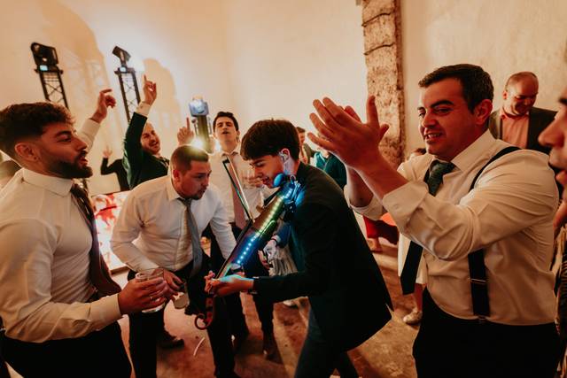 Javi animando la fiesta