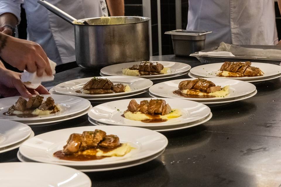 Platos barra cocina