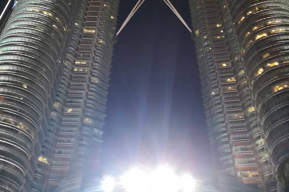 Pasear bajo las Petronas