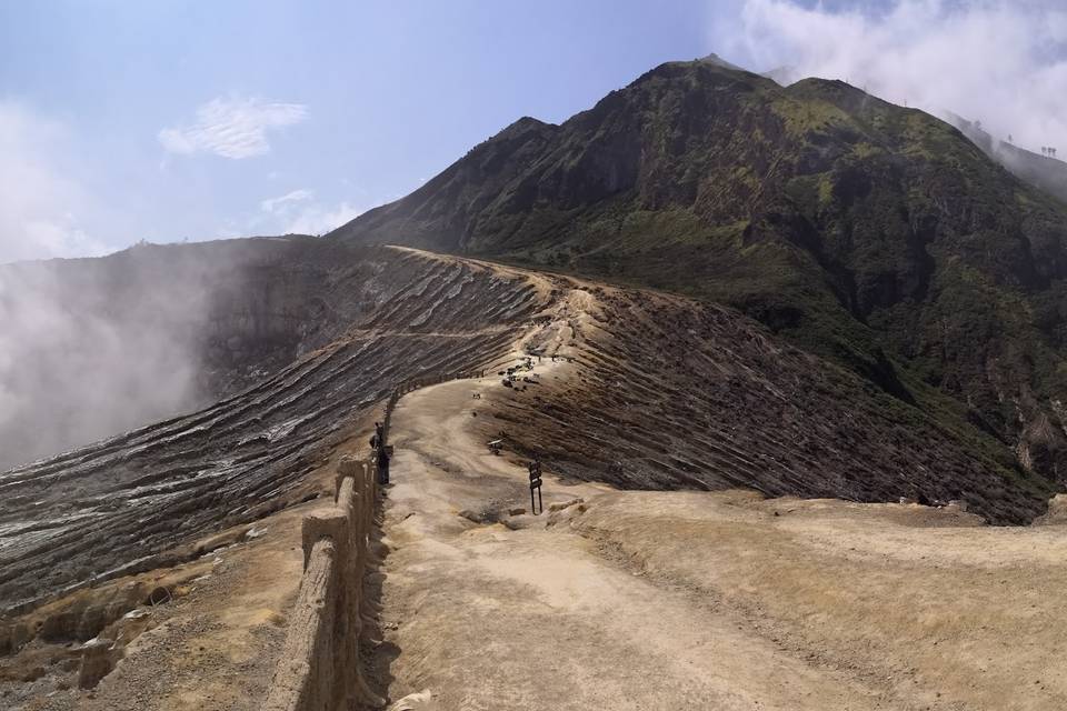 Caminar hasta la cima del Ijem