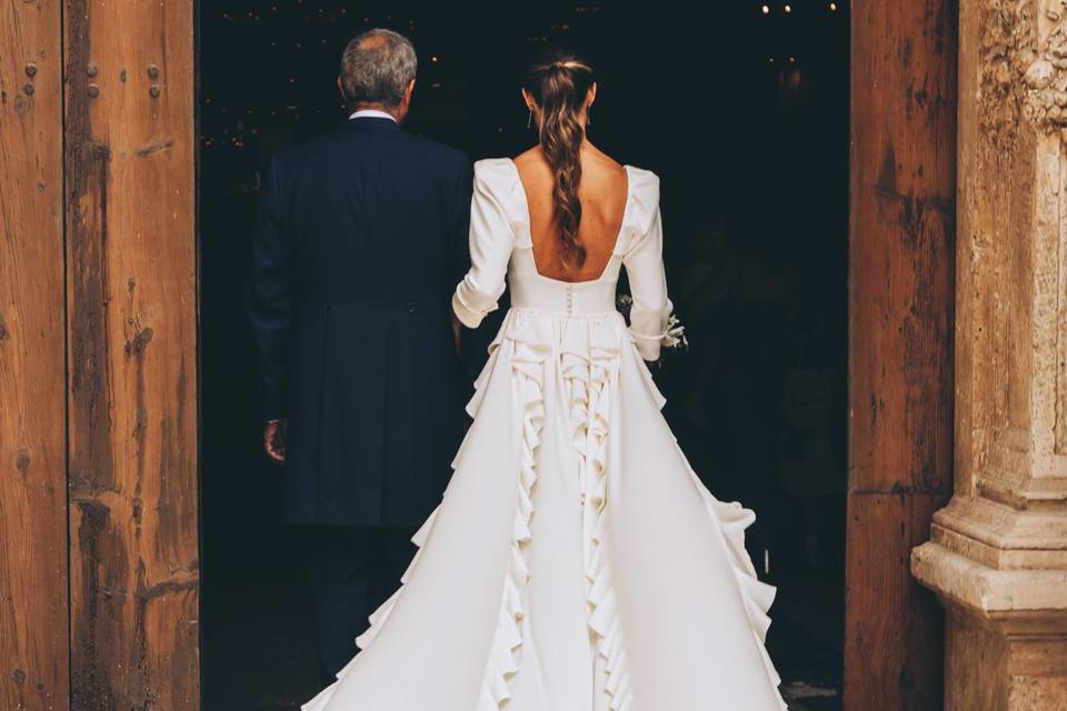 Novia entrando a la Catedral